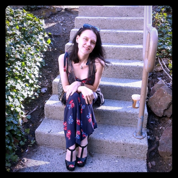 Welcome! Meet your Posher! ♥️ - Picture 3 of 4